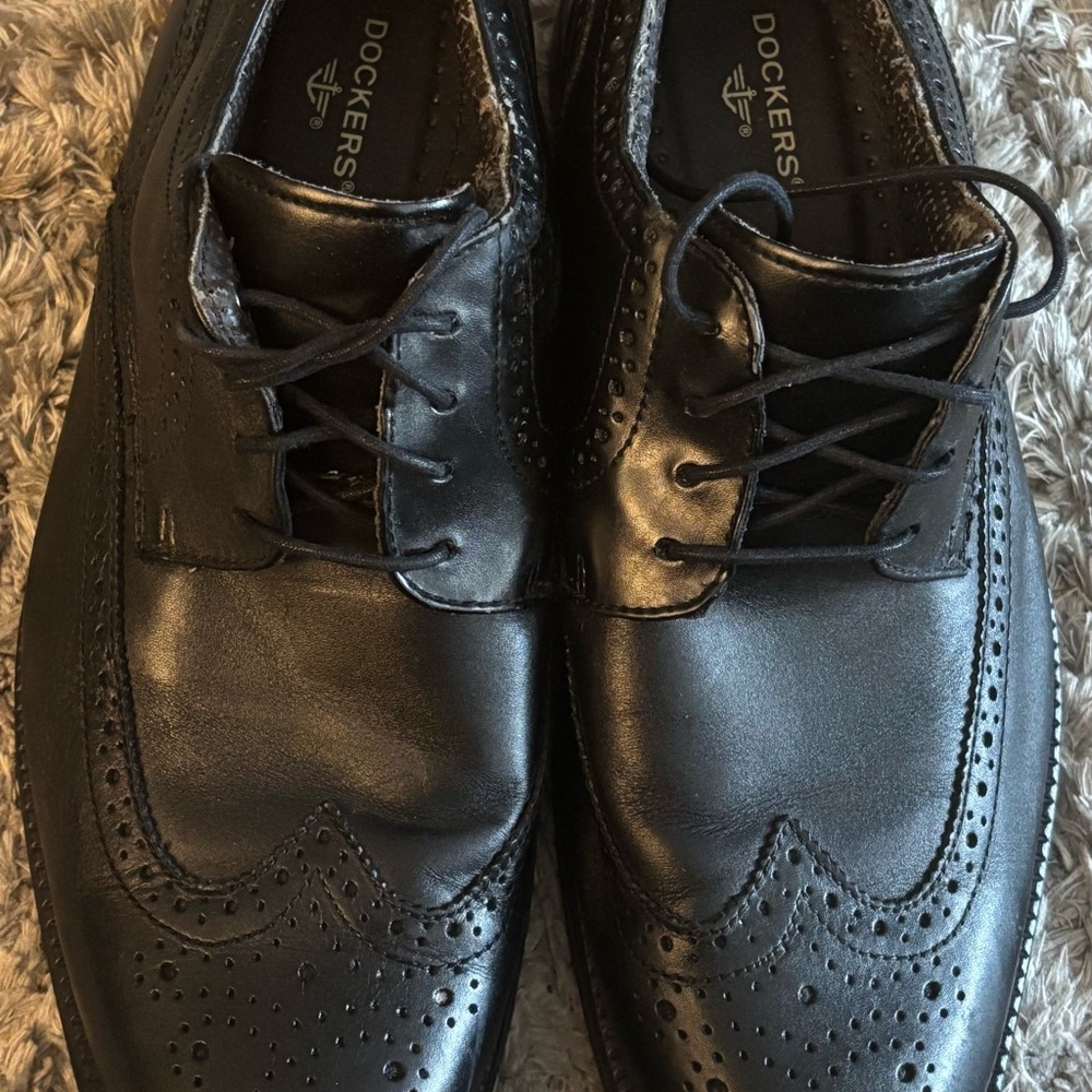 Dockers Black Oxford Shoes with Brogue Detailing